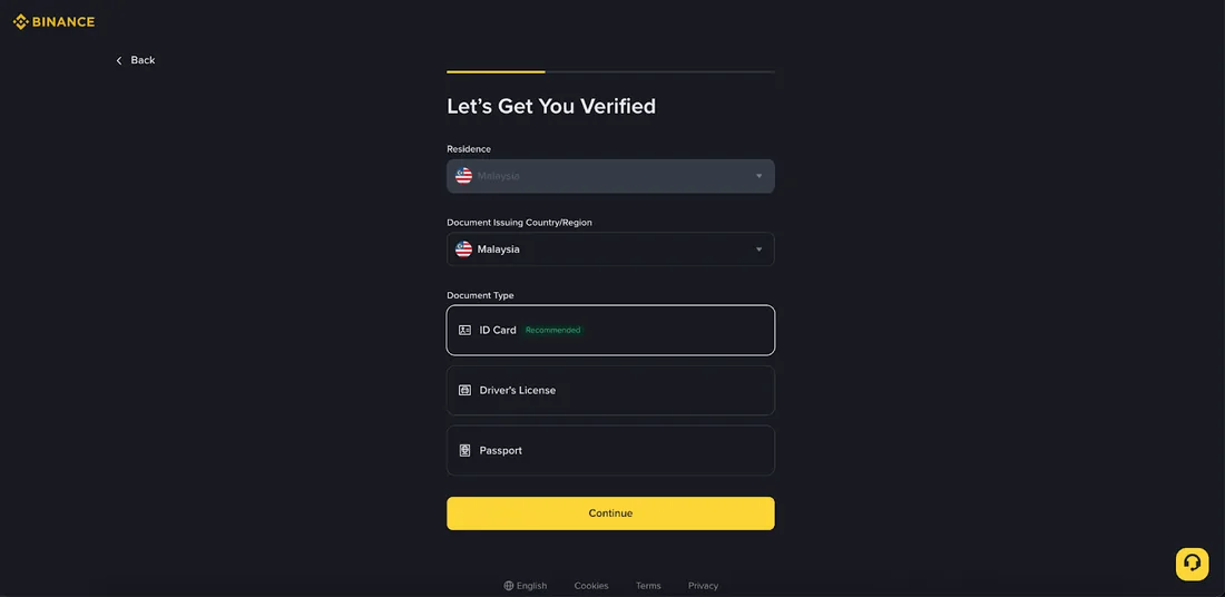 币安网页版深色主题「Let's Get You Verified」页面截图:Country of Residence 下拉框(示例 Singapore)、Document Issuing Country/Region 下拉框、Document Type 三个选项(ID Card 标 Recommended、Passport、Driver's License),底部黄色 Continue 按钮