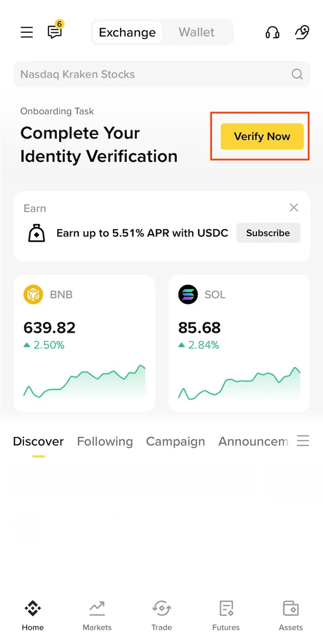 币安 App 首页截图：搜索栏下方 Onboarding Task 卡片，标题「Complete Your Identity Verification」，右侧黄色 Verify Now 按钮被官方红框标出；下方是 Earn 提示条和 BNB、SOL 两张行情卡